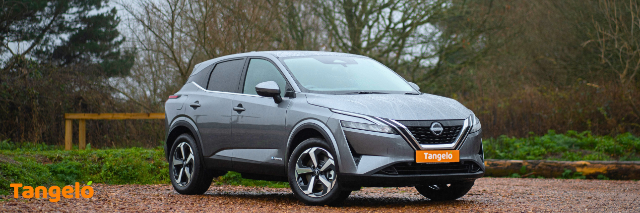 a grey Nissan Qashqai with an orange Tangelo number plate on the front